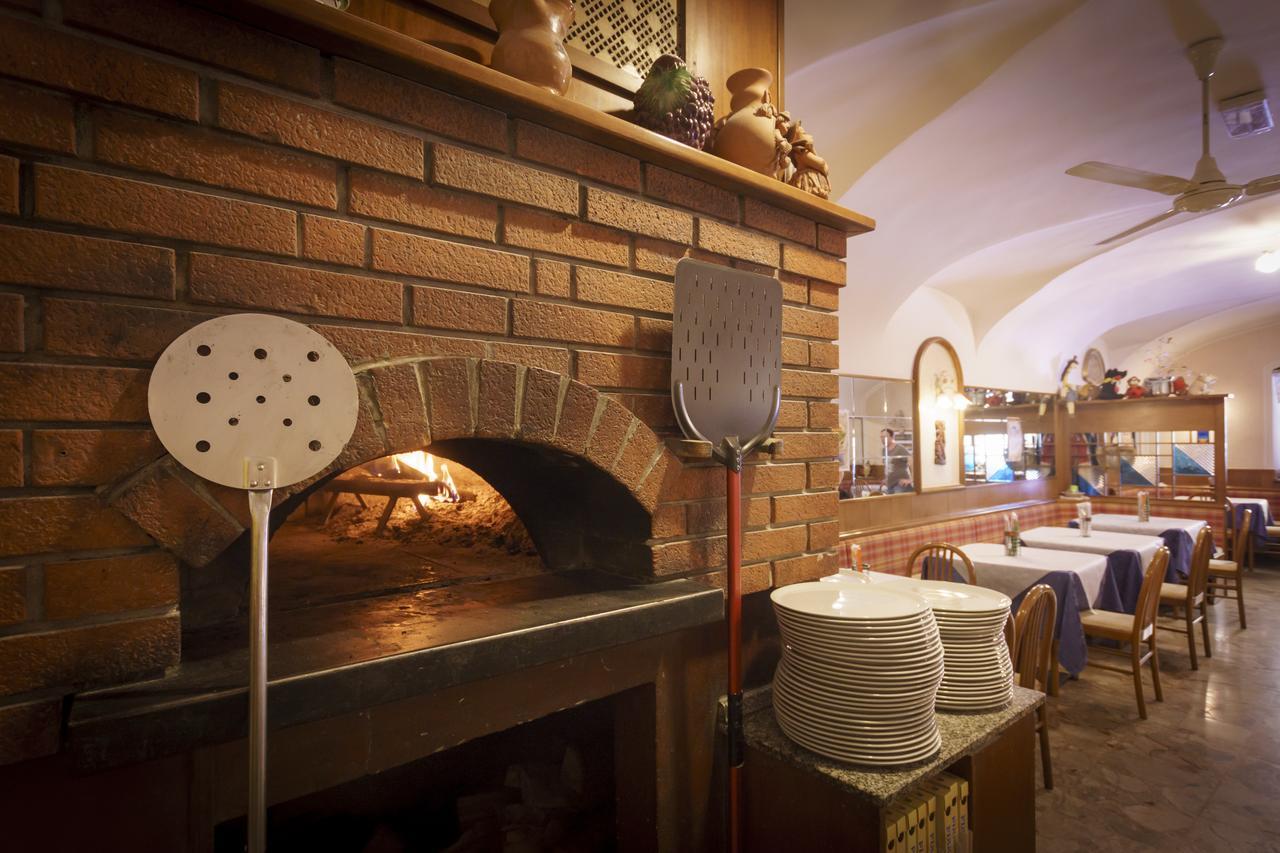 Albergo Roncone Buitenkant foto