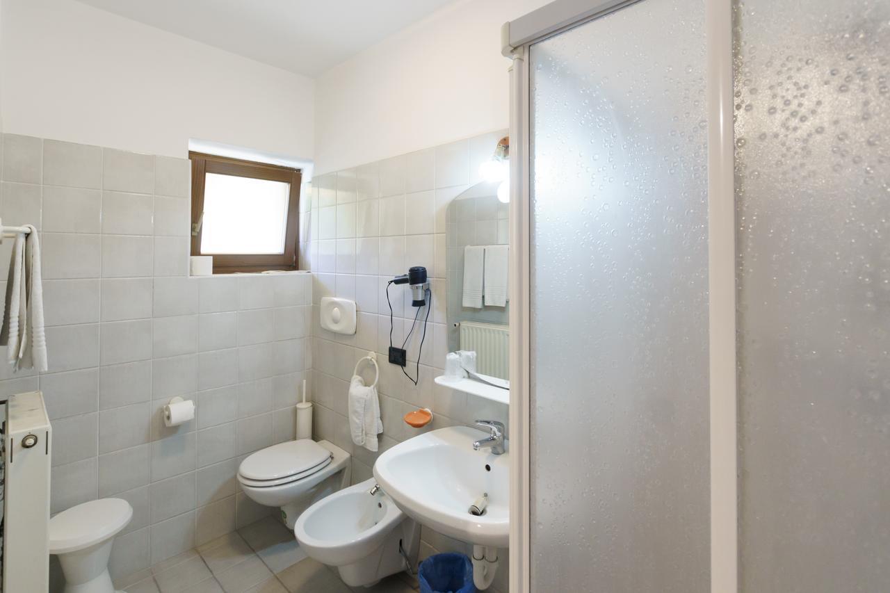 Albergo Roncone Buitenkant foto