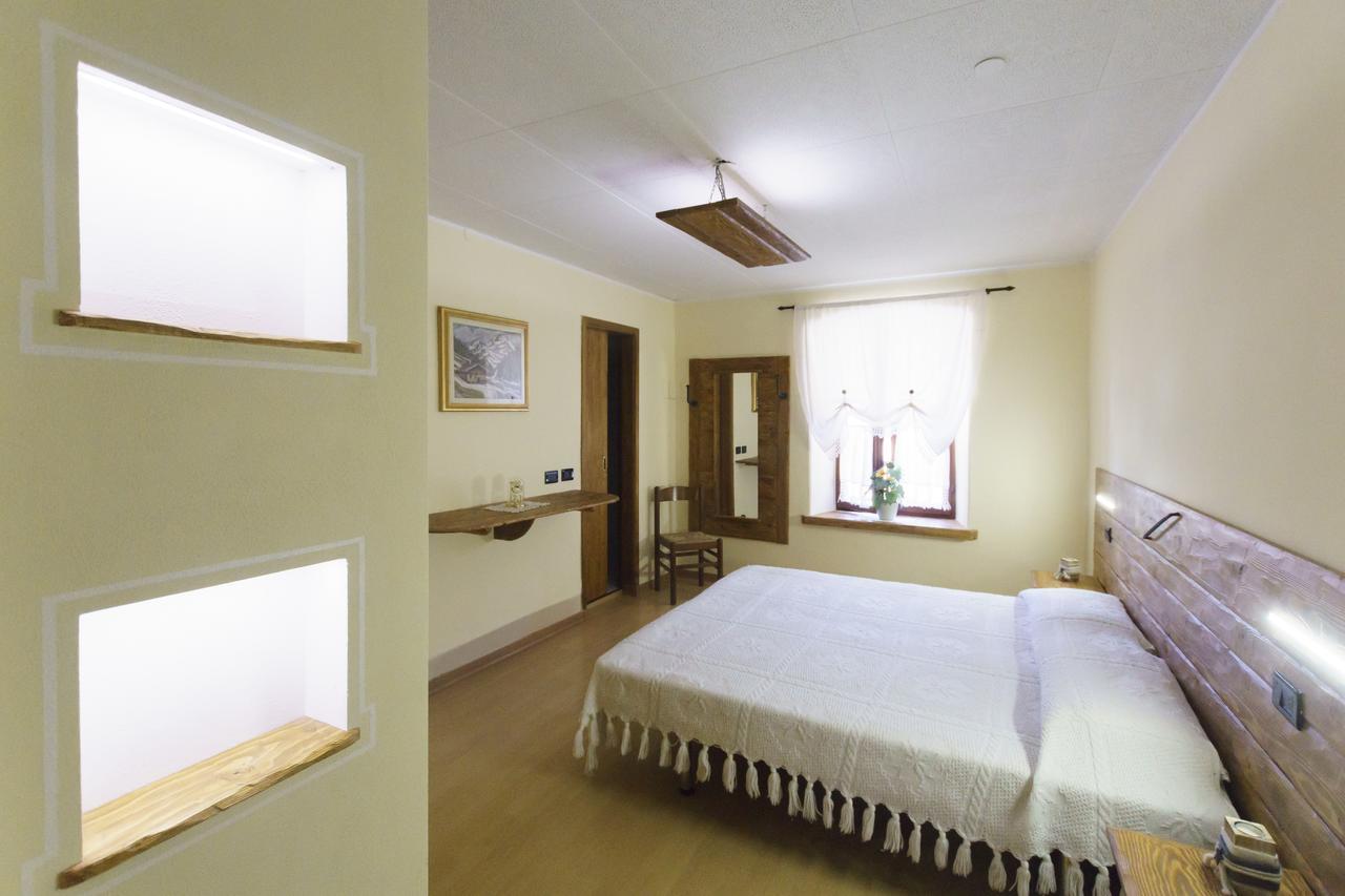 Albergo Roncone Buitenkant foto